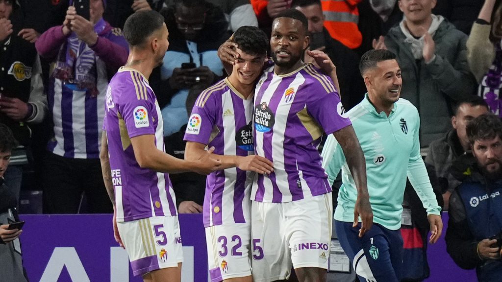 Real Valladolid tạo địa chấn trước Barcelona