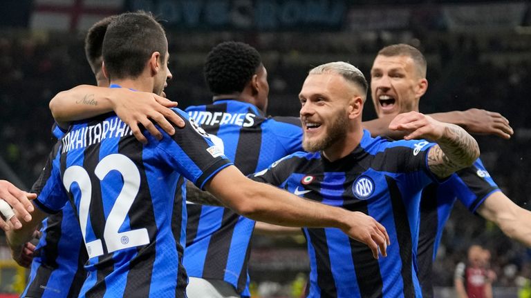 Inter nắm lợi thế lớn nhờ chiến thắng 2-0 trước AC Milan