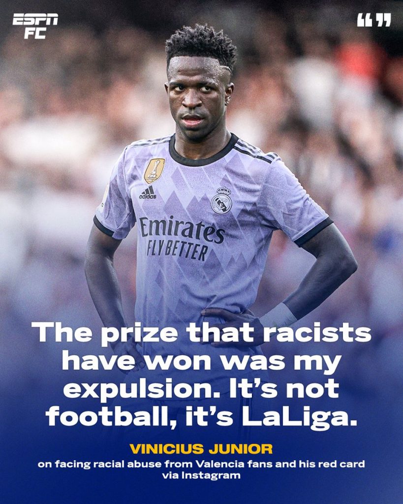 CĐV Valencia đã hành động phân biệt chủng tộc với Vinicius
