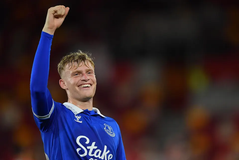 Manchester United được cho là đang lên kế hoạch chiêu mộ Jarrad Branthwaite của Everton.